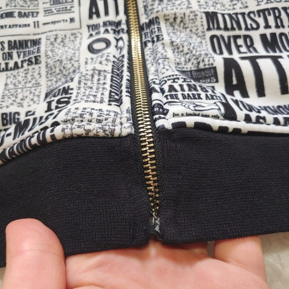 Blackmilk Harry Potter Daily Prophet Newspaper Bomber Size Large - Picture 14 of 15